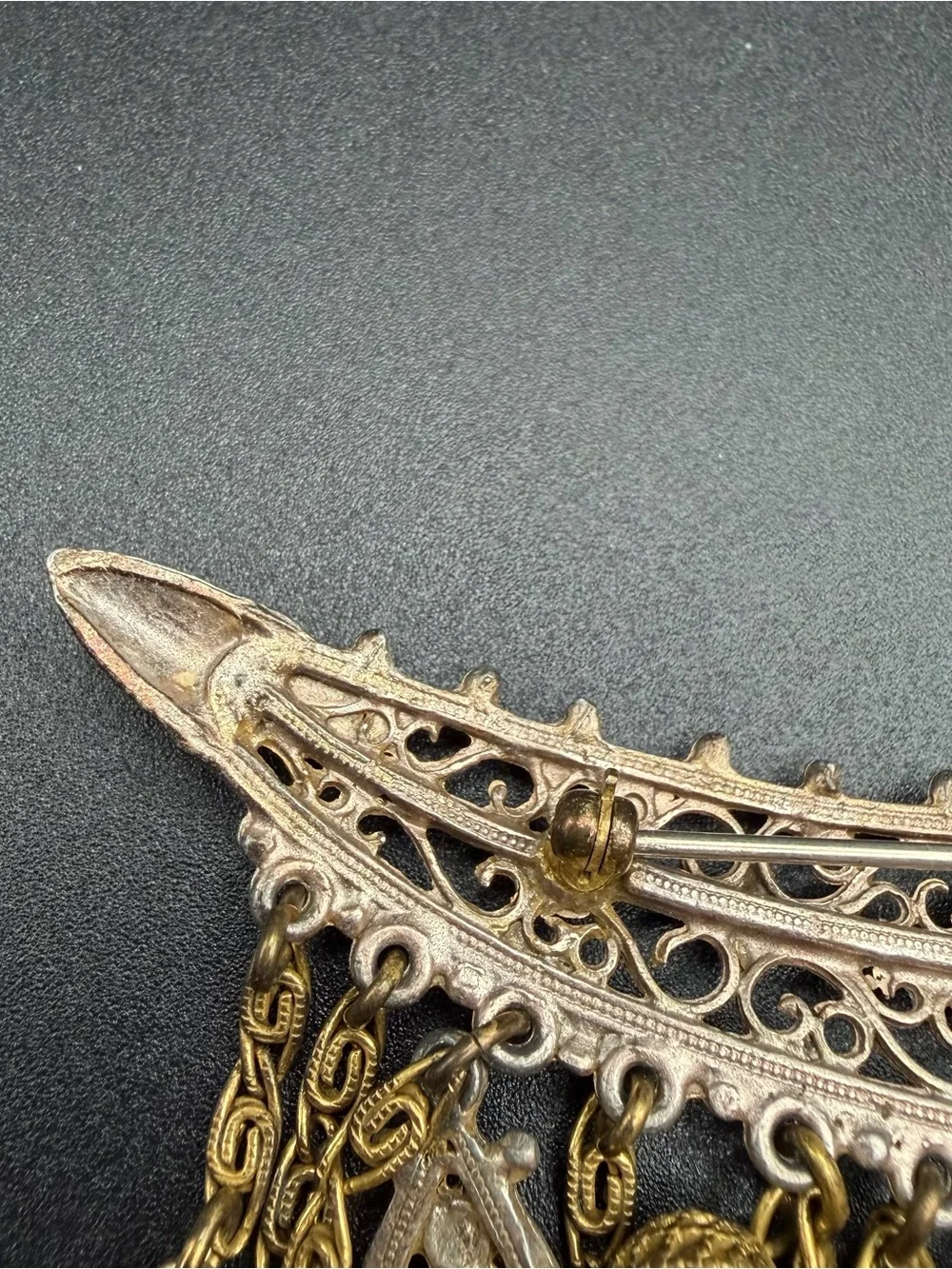 Vintage Jambiya or Scimitar dagger filigree brooch #809